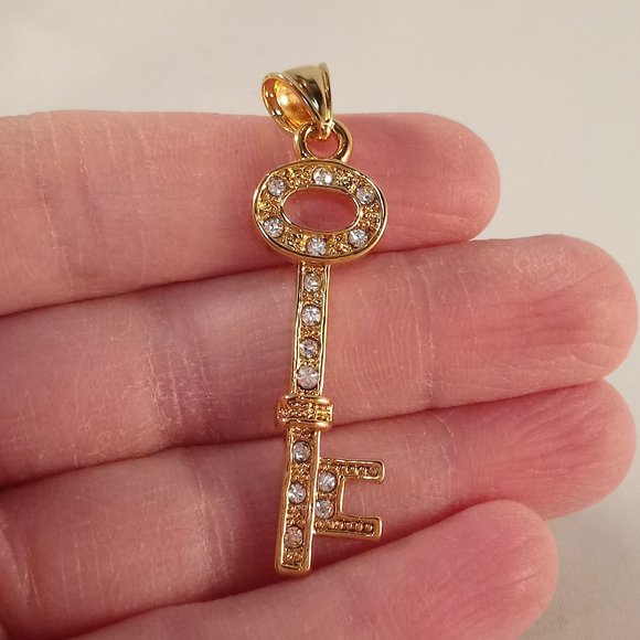 18K Yellow Gold Filled Key Diamond Zircon Necklace Pendant Party Gift - Picture 3 of 7